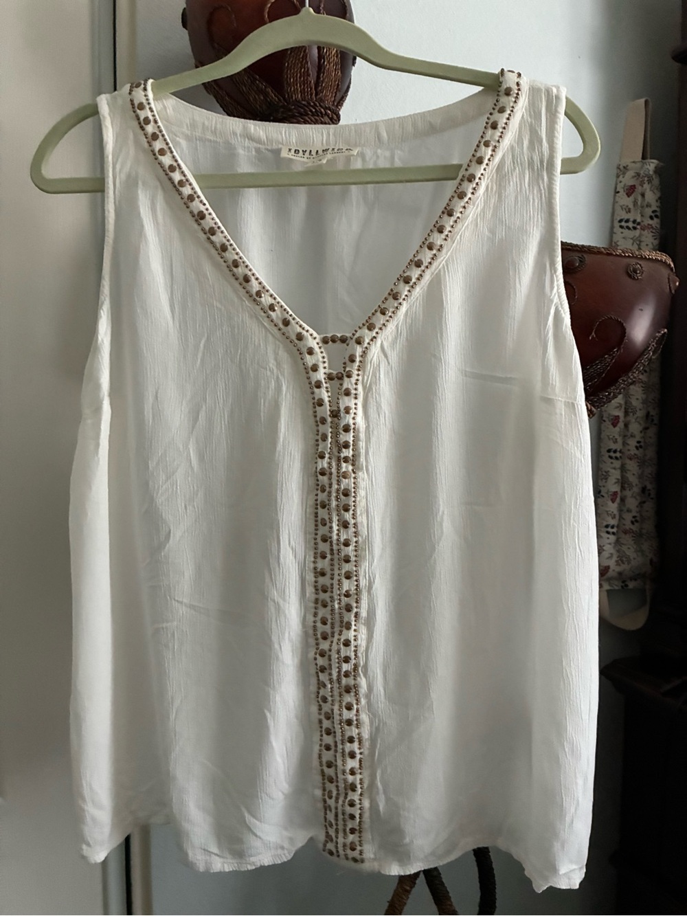 Women’s White Beaded V-Neck Sleeveless Camisole